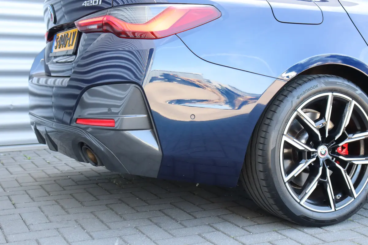 420I 184PK HIGH EXECUTIVE M-SPORT AUTOMAAT / NAVI / LEDER / FULL-LED / CLIMA / PDC / 18" LMV / CAMERA / PANO. DAK / KEYLESS / M-SPORT SEATS / HARMAN KARDON / WEGKLAP. TREKHAAK / WINTERPAKKET