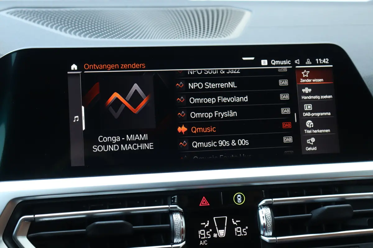 420I 184PK HIGH EXECUTIVE M-SPORT AUTOMAAT / NAVI / LEDER / FULL-LED / CLIMA / PDC / 18" LMV / CAMERA / PANO. DAK / KEYLESS / M-SPORT SEATS / HARMAN KARDON / WEGKLAP. TREKHAAK / WINTERPAKKET