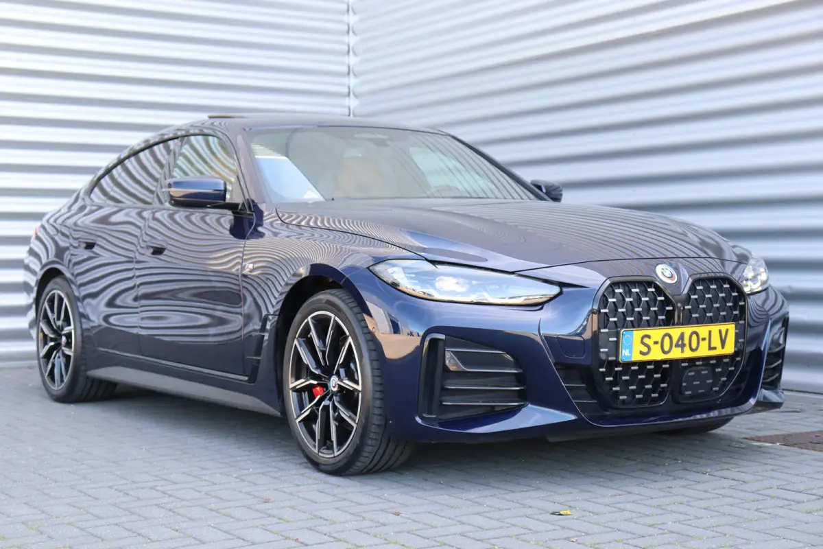 420I 184PK HIGH EXECUTIVE M-SPORT AUTOMAAT / NAVI / LEDER / FULL-LED / CLIMA / PDC / 18" LMV / CAMERA / PANO. DAK / KEYLESS / M-SPORT SEATS / HARMAN KARDON / WEGKLAP. TREKHAAK / WINTERPAKKET