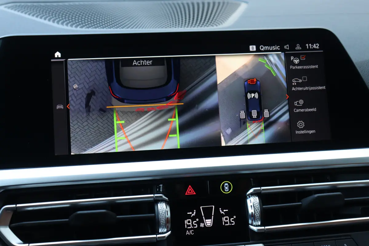 420I 184PK HIGH EXECUTIVE M-SPORT AUTOMAAT / NAVI / LEDER / FULL-LED / CLIMA / PDC / 18" LMV / CAMERA / PANO. DAK / KEYLESS / M-SPORT SEATS / HARMAN KARDON / WEGKLAP. TREKHAAK / WINTERPAKKET