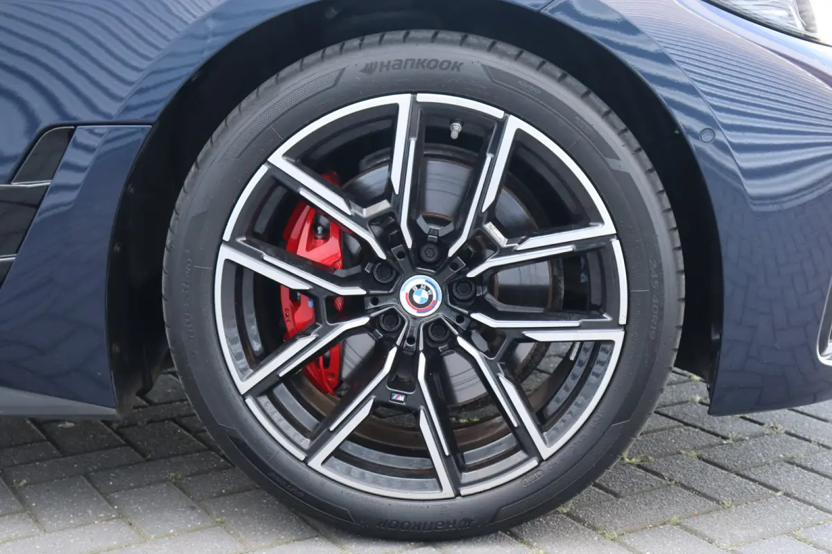 420I 184PK HIGH EXECUTIVE M-SPORT AUTOMAAT / NAVI / LEDER / FULL-LED / CLIMA / PDC / 18" LMV / CAMERA / PANO. DAK / KEYLESS / M-SPORT SEATS / HARMAN KARDON / WEGKLAP. TREKHAAK / WINTERPAKKET