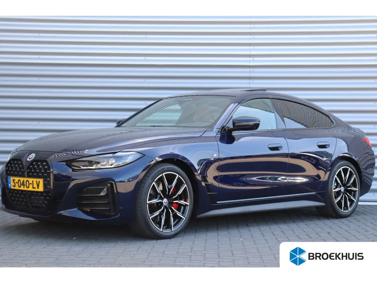 420I 184PK HIGH EXECUTIVE M-SPORT AUTOMAAT / NAVI / LEDER / FULL-LED / CLIMA / PDC / 18" LMV / CAMERA / PANO. DAK / KEYLESS / M-SPORT SEATS / HARMAN KARDON / WEGKLAP. TREKHAAK / WINTERPAKKET