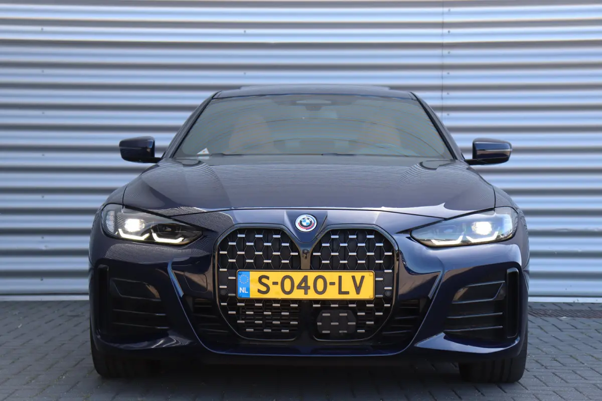 420I 184PK HIGH EXECUTIVE M-SPORT AUTOMAAT / NAVI / LEDER / FULL-LED / CLIMA / PDC / 18" LMV / CAMERA / PANO. DAK / KEYLESS / M-SPORT SEATS / HARMAN KARDON / WEGKLAP. TREKHAAK / WINTERPAKKET