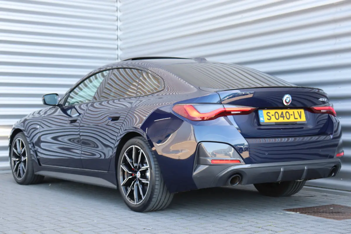 420I 184PK HIGH EXECUTIVE M-SPORT AUTOMAAT / NAVI / LEDER / FULL-LED / CLIMA / PDC / 18" LMV / CAMERA / PANO. DAK / KEYLESS / M-SPORT SEATS / HARMAN KARDON / WEGKLAP. TREKHAAK / WINTERPAKKET