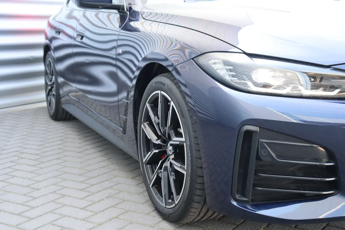 420I 184PK HIGH EXECUTIVE M-SPORT AUTOMAAT / NAVI / LEDER / FULL-LED / CLIMA / PDC / 18" LMV / CAMERA / PANO. DAK / KEYLESS / M-SPORT SEATS / HARMAN KARDON / WEGKLAP. TREKHAAK / WINTERPAKKET