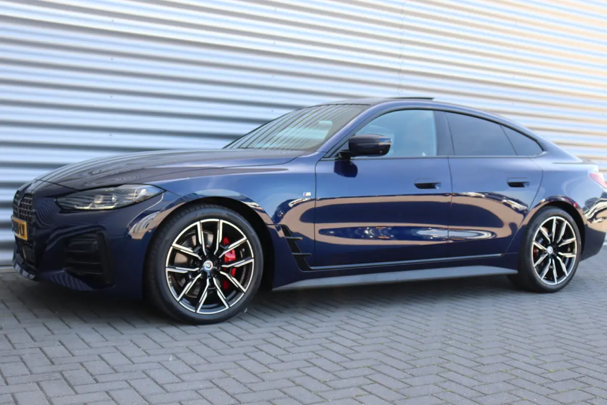 420I 184PK HIGH EXECUTIVE M-SPORT AUTOMAAT / NAVI / LEDER / FULL-LED / CLIMA / PDC / 18" LMV / CAMERA / PANO. DAK / KEYLESS / M-SPORT SEATS / HARMAN KARDON / WEGKLAP. TREKHAAK / WINTERPAKKET