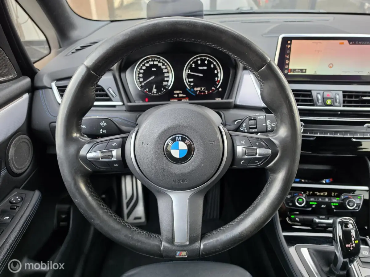 220i 190PK M SPORT LEER LED HEAD-UP