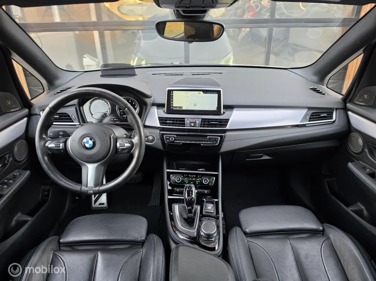 220i 190PK M SPORT LEER LED HEAD-UP