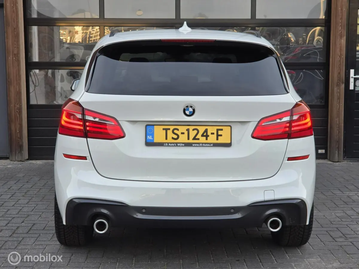 220i 190PK M SPORT LEER LED HEAD-UP
