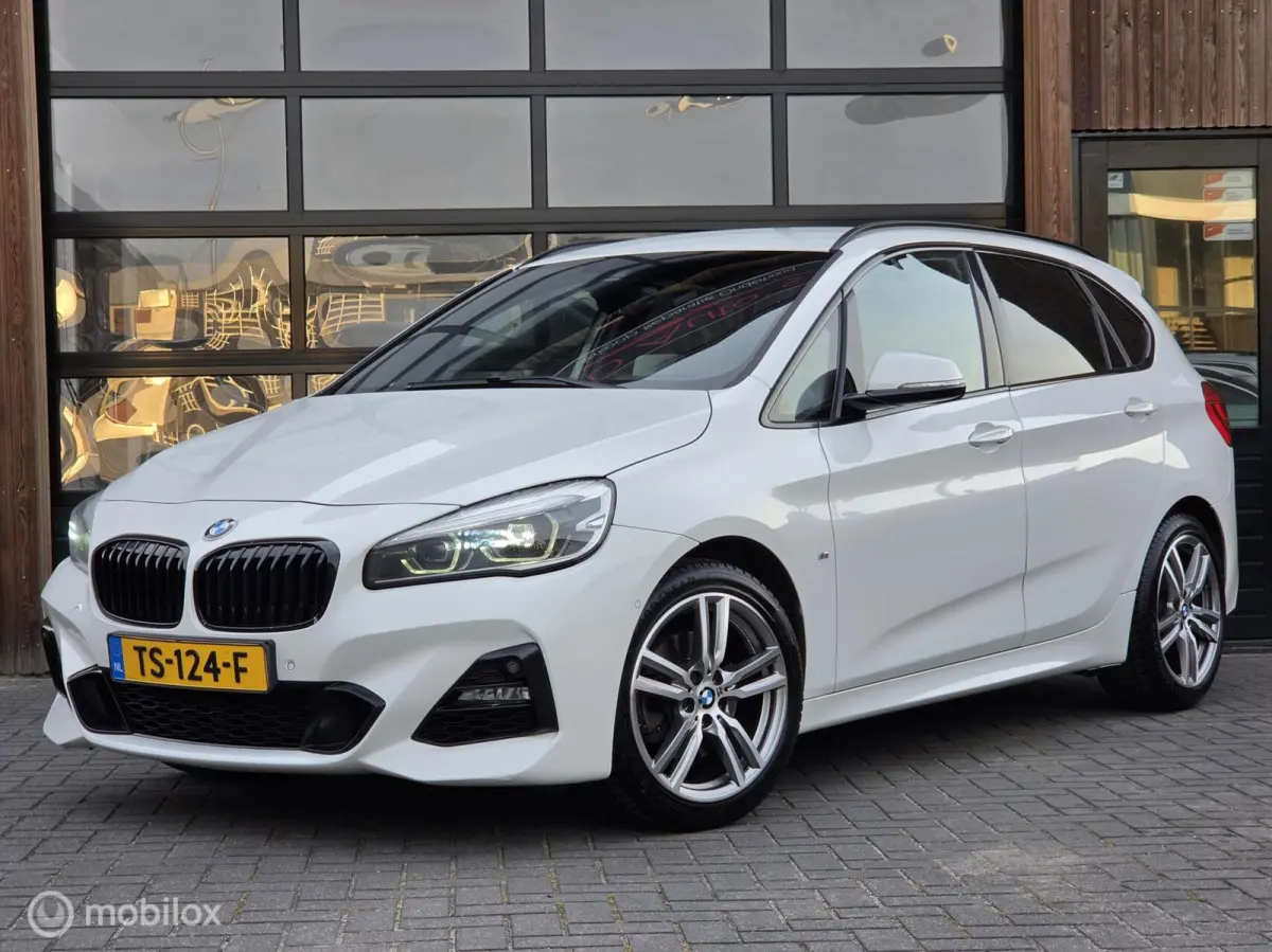 220i 190PK M SPORT LEER LED HEAD-UP