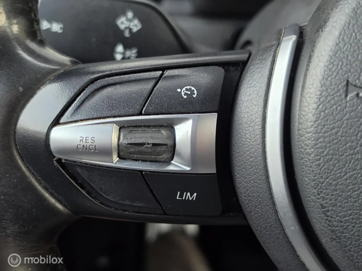 220i 190PK M SPORT LEER LED HEAD-UP