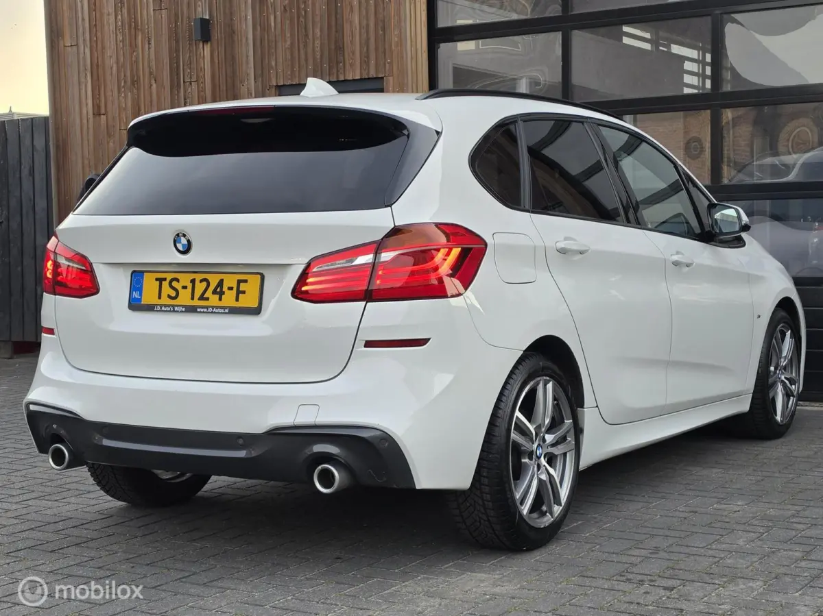 220i 190PK M SPORT LEER LED HEAD-UP