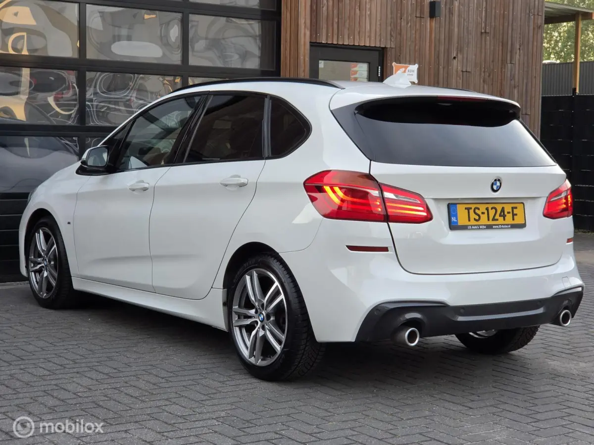 220i 190PK M SPORT LEER LED HEAD-UP