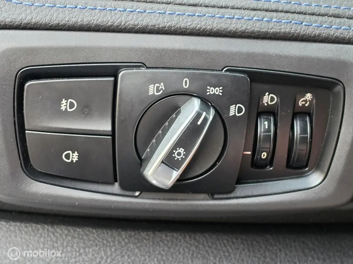 220i 190PK M SPORT LEER LED HEAD-UP