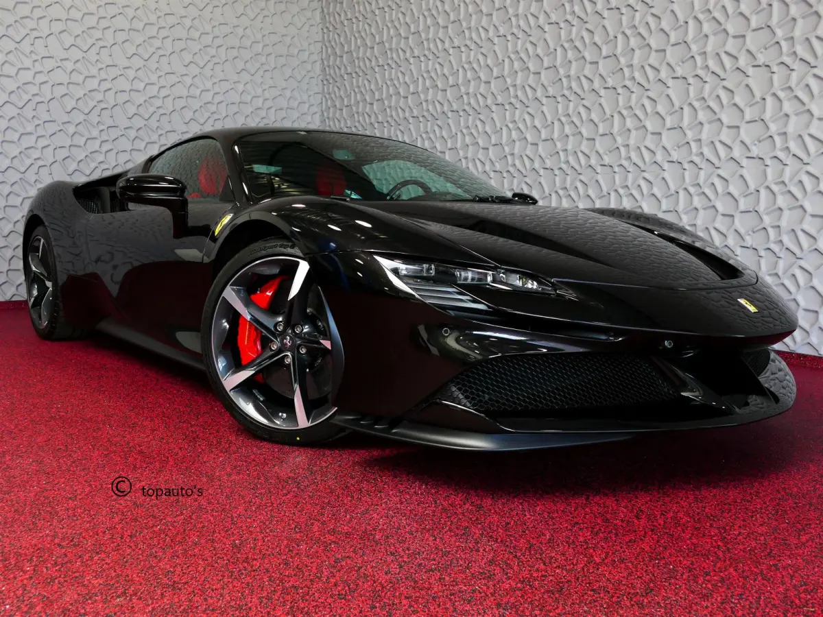 4.0 V8 1000 pk INCL BTW/BPM. CARBON SEATS/STUUR LIFT CARPLAY AFS CAMERA phev