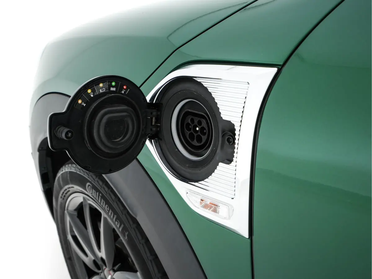 Mini 2.0 Cooper SE ALL4 (Plug-In) (INCL-BTW) Aut. *PANO | LEATHER-ALCANTARA | HARMAN/KARDON | ADAPTIVE-CRUISE | FULL-LED | KEYLESS | NAVI-FULLMAP | CAMERA | ECC | PDC | SPORTSEATS | AMBIENT-