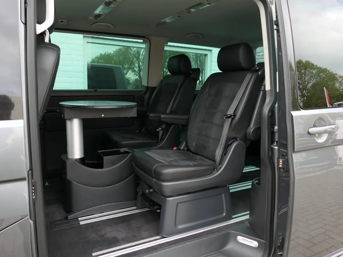 Multivan 2.0 TDI L1H1 Highline | Elektrische alcantara stoelen | Apple-/Android Carplay | ACC | Trekhaak | Standkachel | Achteruitrijcamera
