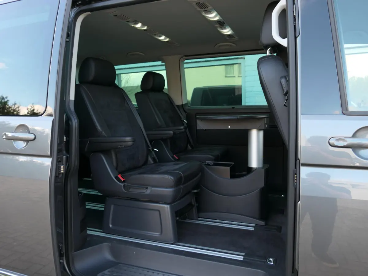 Multivan 2.0 TDI L1H1 Highline | Elektrische alcantara stoelen | Apple-/Android Carplay | ACC | Trekhaak | Standkachel | Achteruitrijcamera