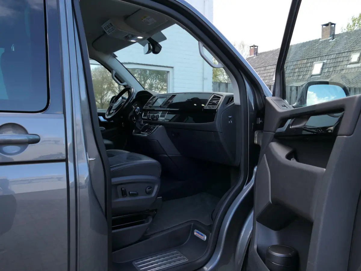 Multivan 2.0 TDI L1H1 Highline | Elektrische alcantara stoelen | Apple-/Android Carplay | ACC | Trekhaak | Standkachel | Achteruitrijcamera
