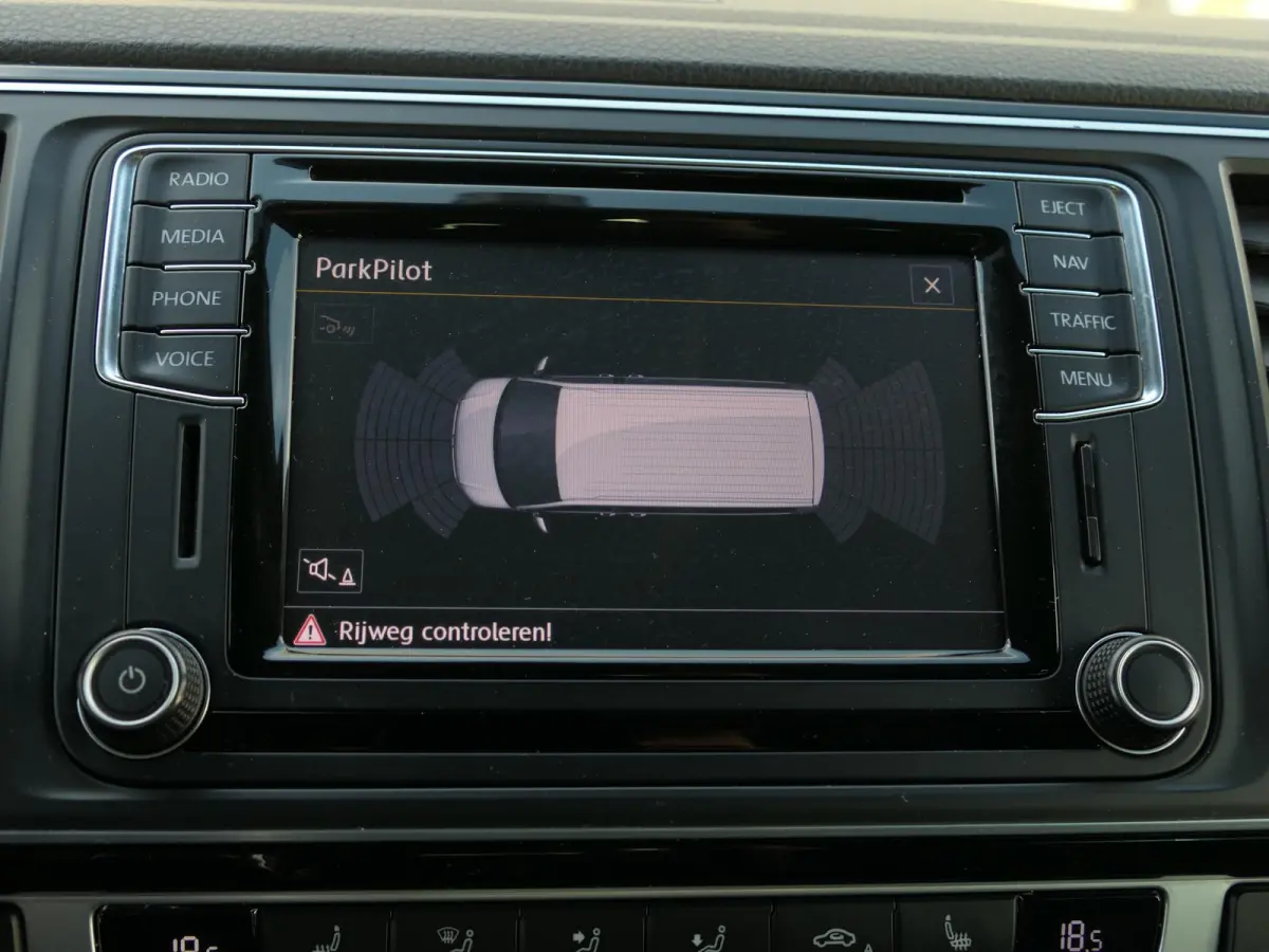Multivan 2.0 TDI L1H1 Highline | Elektrische alcantara stoelen | Apple-/Android Carplay | ACC | Trekhaak | Standkachel | Achteruitrijcamera