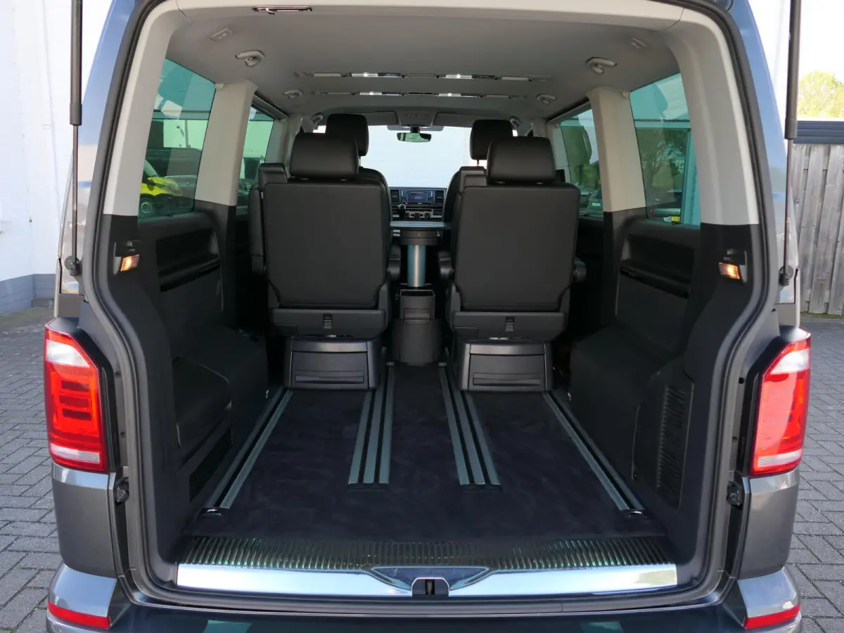 Multivan 2.0 TDI L1H1 Highline | Elektrische alcantara stoelen | Apple-/Android Carplay | ACC | Trekhaak | Standkachel | Achteruitrijcamera