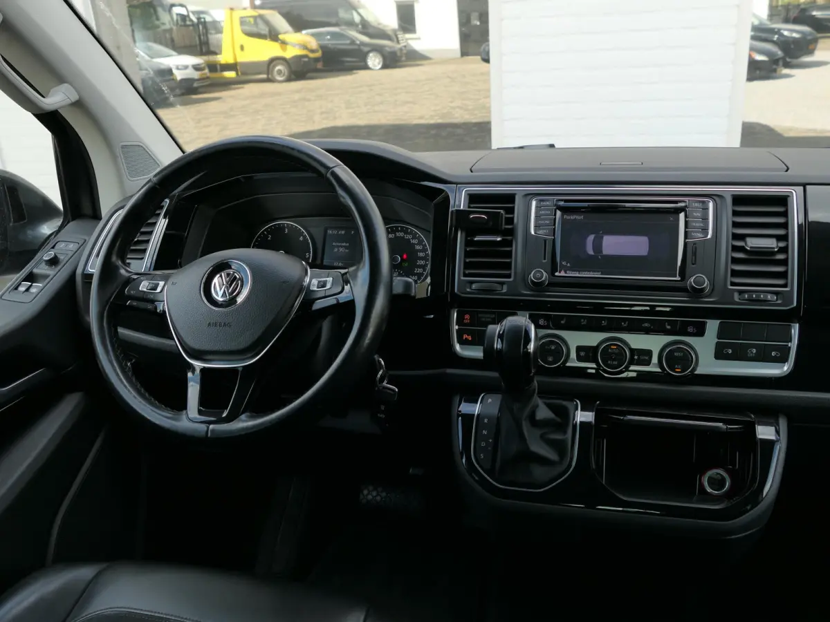 Multivan 2.0 TDI L1H1 Highline | Elektrische alcantara stoelen | Apple-/Android Carplay | ACC | Trekhaak | Standkachel | Achteruitrijcamera