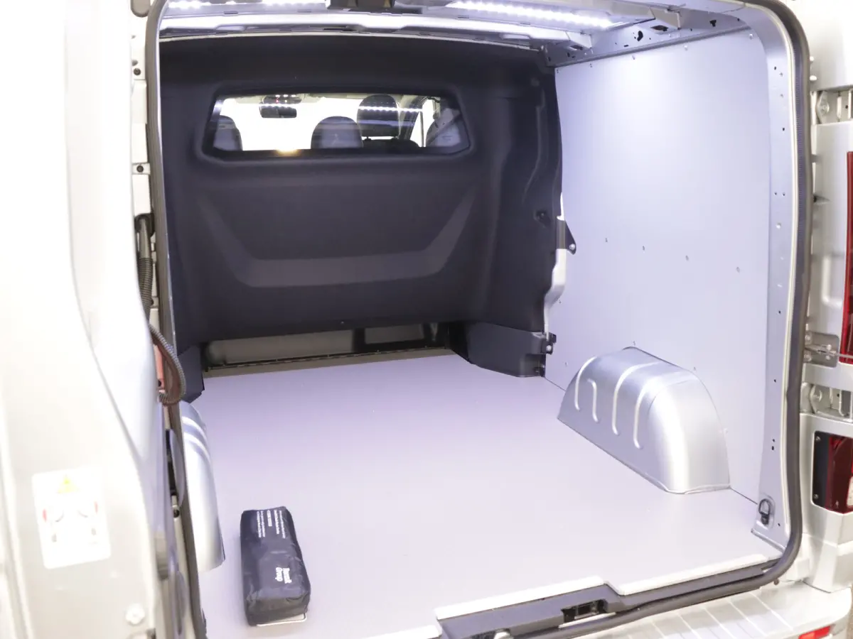 170PK L2H1 | 2 SCHUIFDEUREN | Luxe | DC DUBBEL CABINE BLACK EDITION | FULL OPTION | NAVIGATIE | CAMERA | KEYLESS | PARKEERSENSOREN