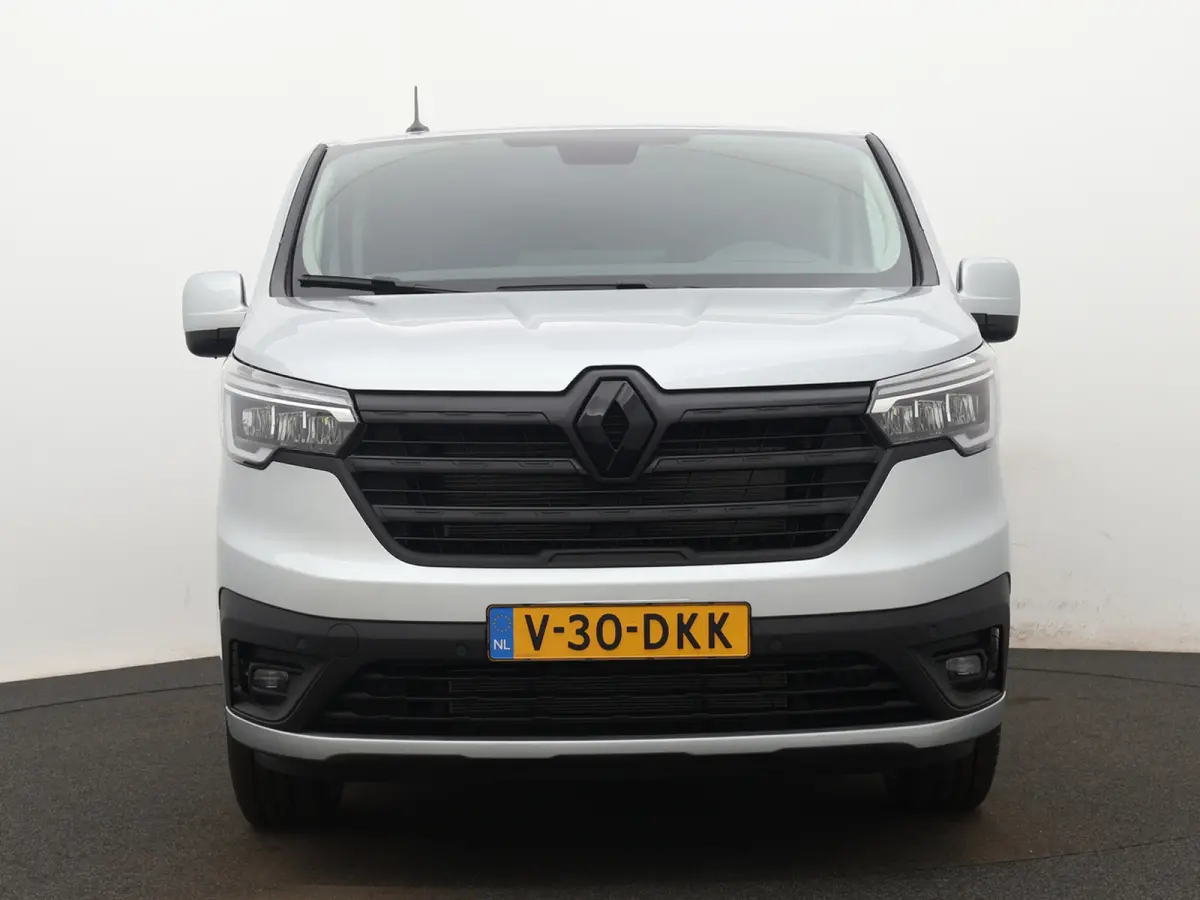 170PK L2H1 | 2 SCHUIFDEUREN | Luxe | DC DUBBEL CABINE BLACK EDITION | FULL OPTION | NAVIGATIE | CAMERA | KEYLESS | PARKEERSENSOREN