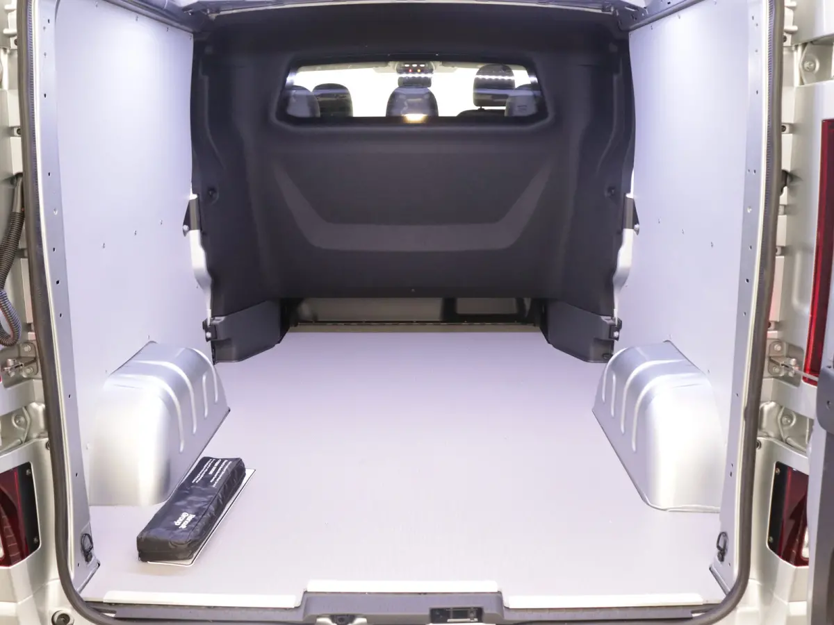 170PK L2H1 | 2 SCHUIFDEUREN | Luxe | DC DUBBEL CABINE BLACK EDITION | FULL OPTION | NAVIGATIE | CAMERA | KEYLESS | PARKEERSENSOREN