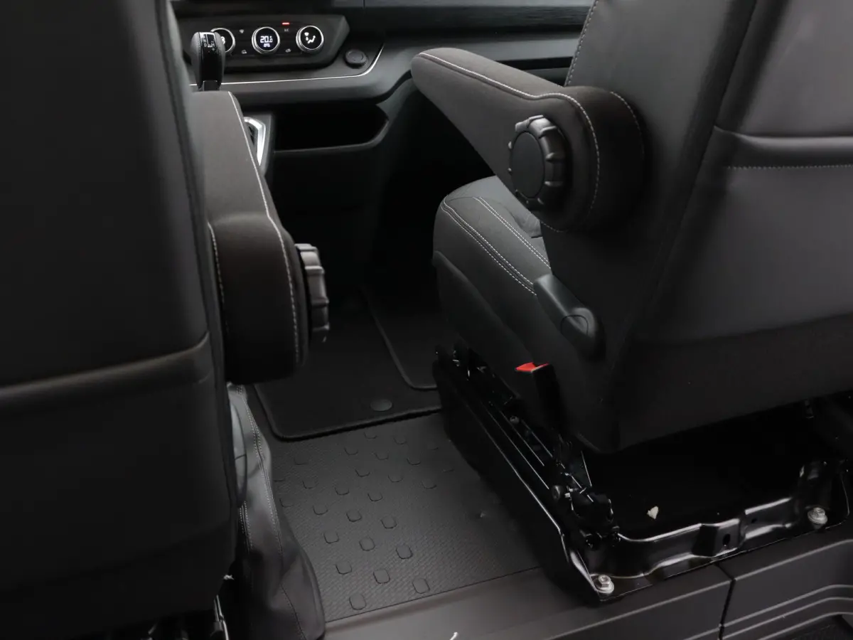170PK L2H1 | 2 SCHUIFDEUREN | Luxe | DC DUBBEL CABINE BLACK EDITION | FULL OPTION | NAVIGATIE | CAMERA | KEYLESS | PARKEERSENSOREN