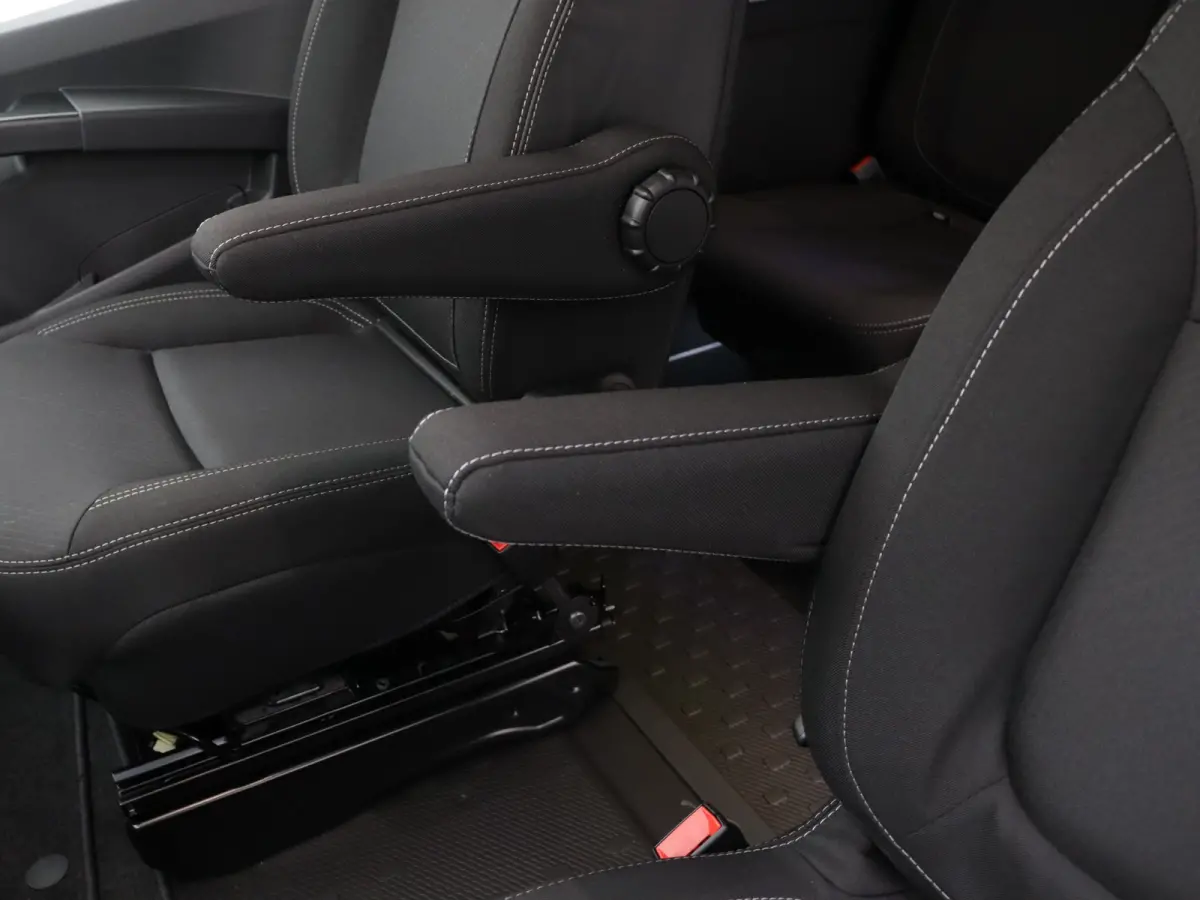 170PK L2H1 | 2 SCHUIFDEUREN | Luxe | DC DUBBEL CABINE BLACK EDITION | FULL OPTION | NAVIGATIE | CAMERA | KEYLESS | PARKEERSENSOREN