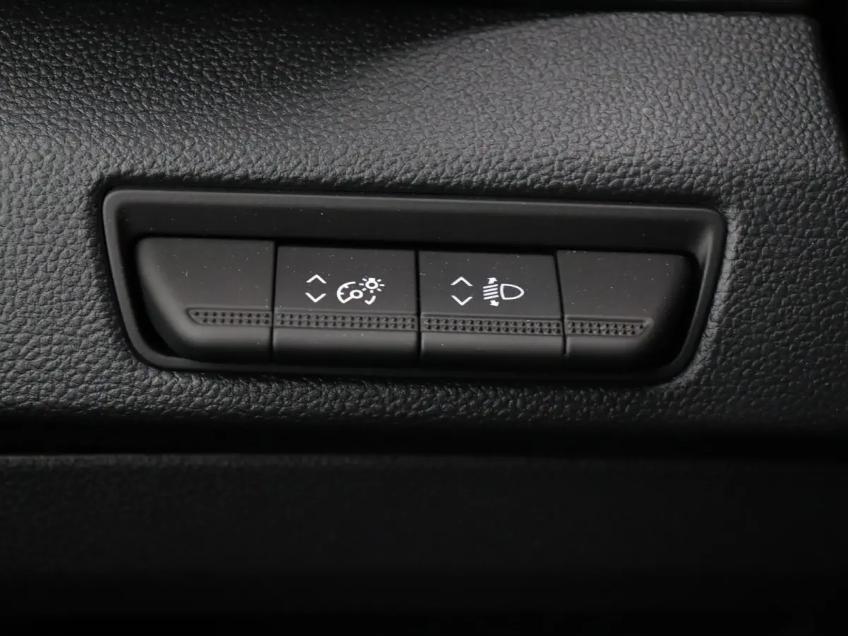 170PK L2H1 | 2 SCHUIFDEUREN | Luxe | DC DUBBEL CABINE BLACK EDITION | FULL OPTION | NAVIGATIE | CAMERA | KEYLESS | PARKEERSENSOREN