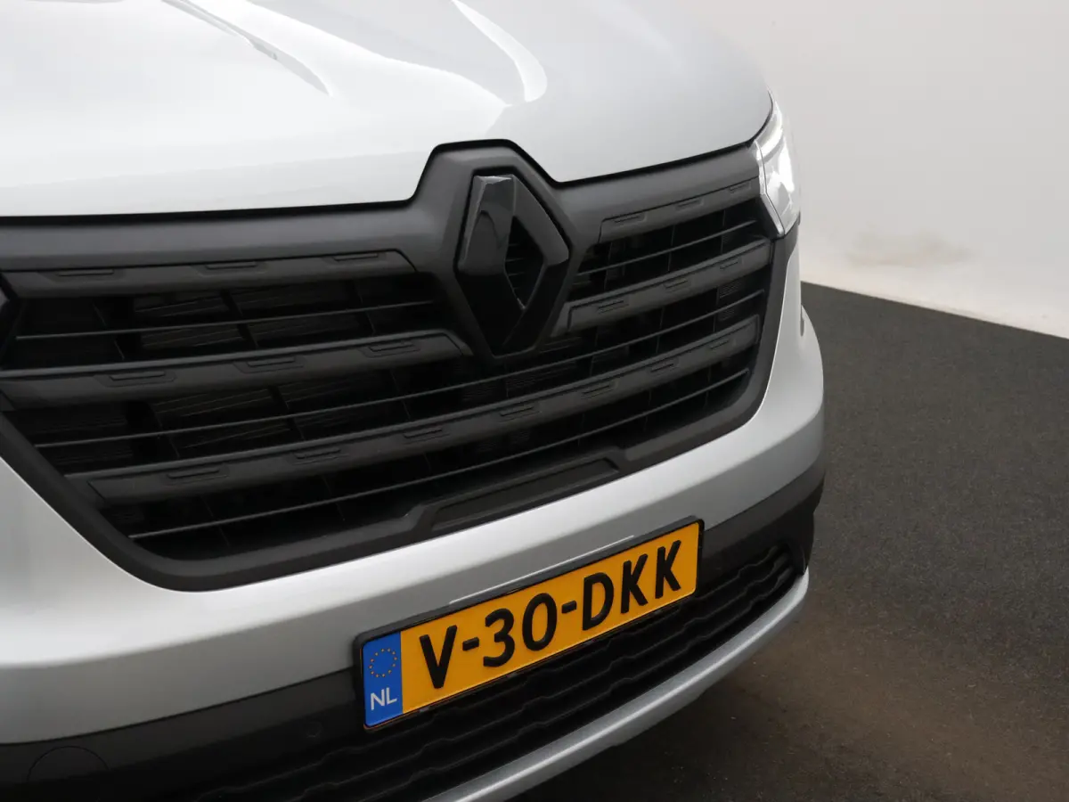 170PK L2H1 | 2 SCHUIFDEUREN | Luxe | DC DUBBEL CABINE BLACK EDITION | FULL OPTION | NAVIGATIE | CAMERA | KEYLESS | PARKEERSENSOREN