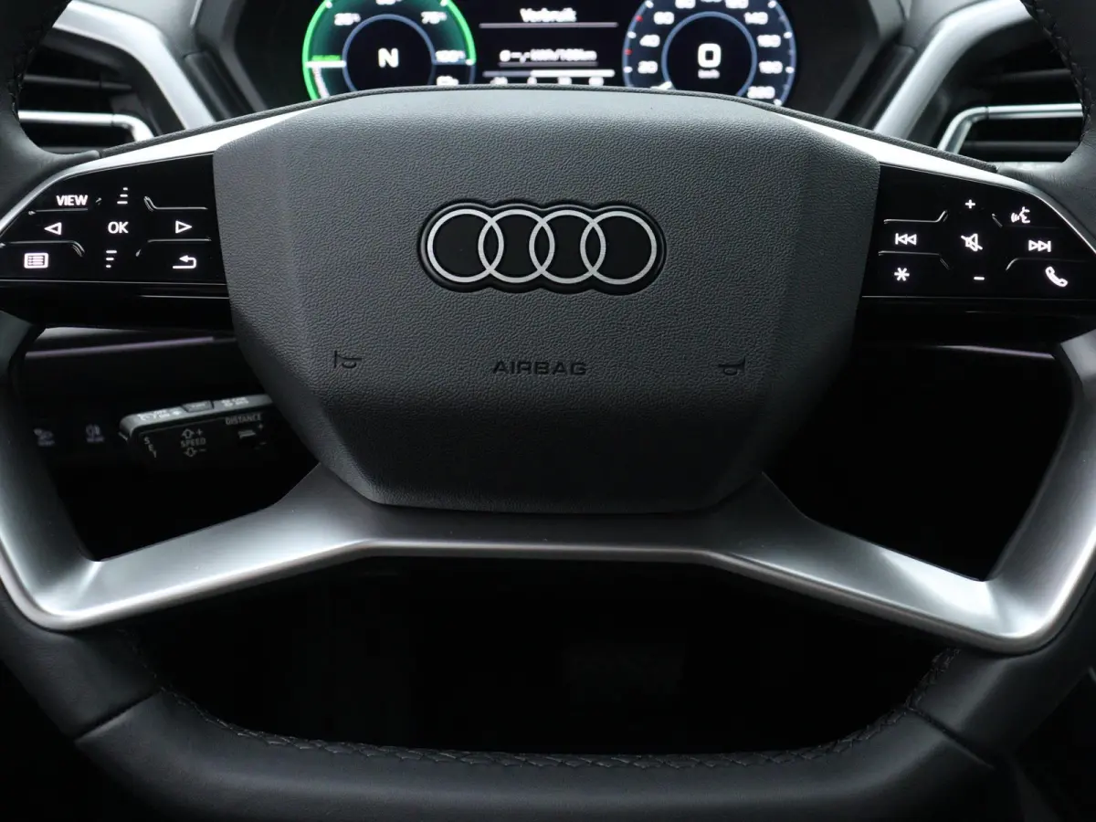 40 Advanced edition 82 kWh 204 PK | Navigatie | Audi soundsystem | Stoelverwarming | Apple CarPlay/Android Auto | Ambiant Lichtpakket | Sportstoelen | Parkeerhulp achter |