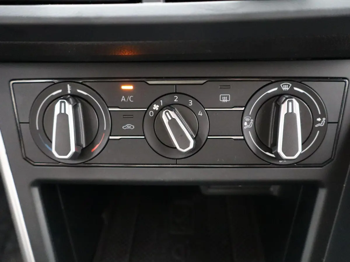 1.0 TSI Life | Apple carplay | Adaptieve cruise control | Lane assist | Airco |