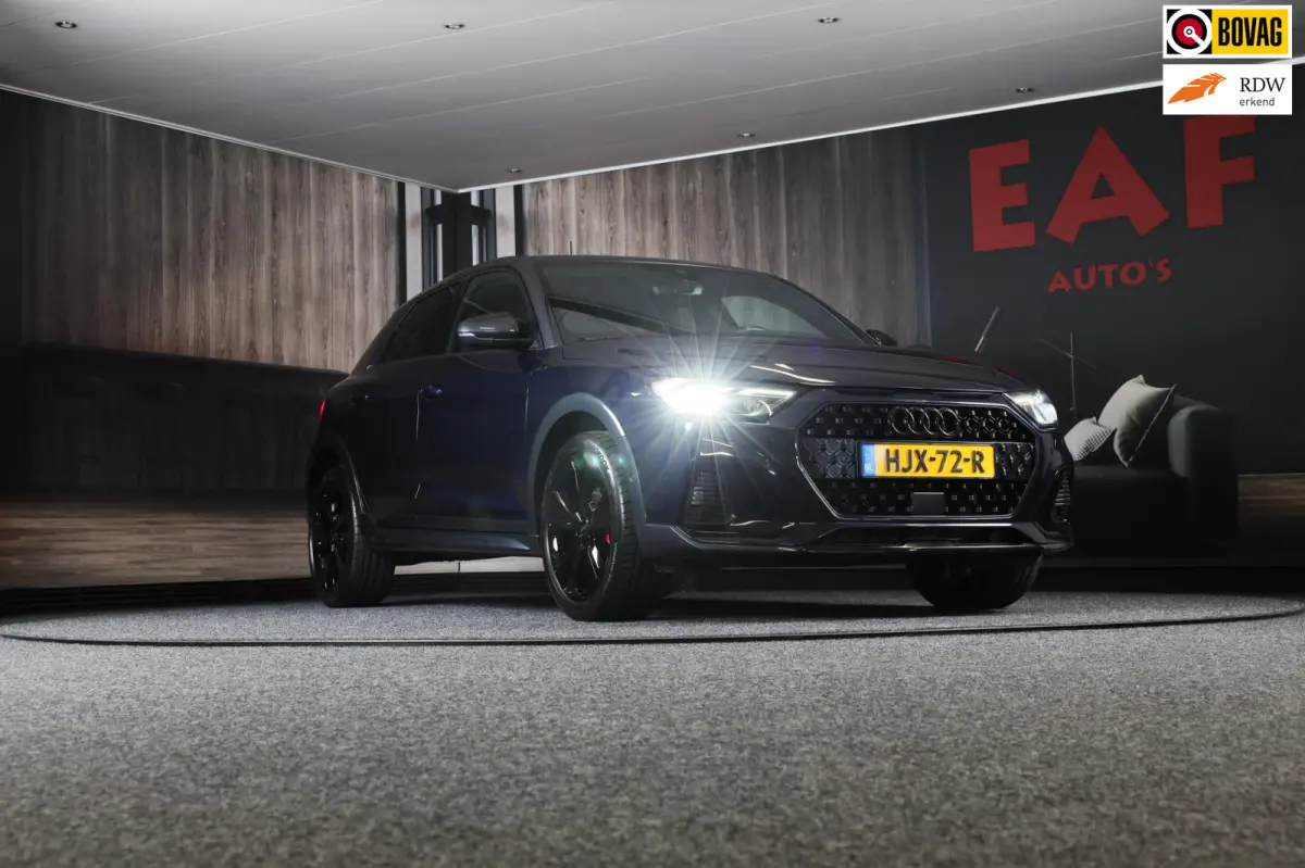 CITYCARVER 30 TFSI S Line / AUT / Acc / Lane Assist / Camera / Navi / Digital Cockpit / Matrix / Pdc / 18 Inch