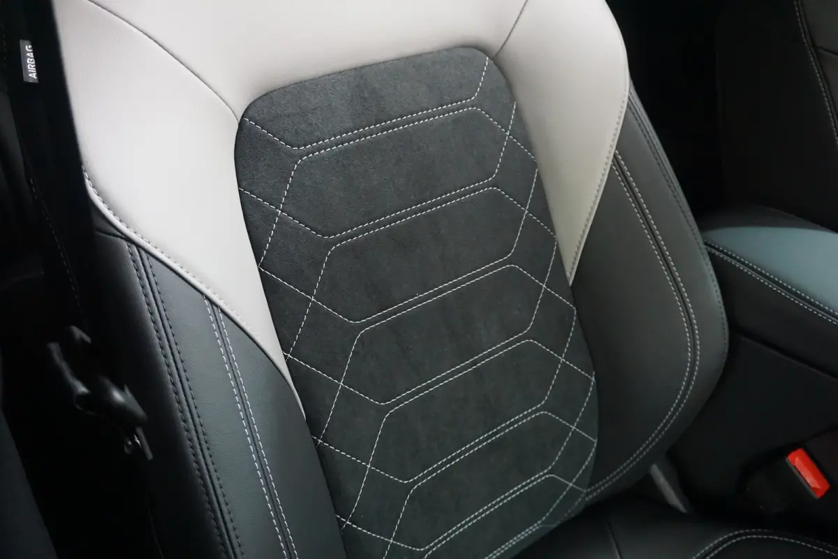 Gen-E Premium | Demo, Proefrijden Mogelijk! | Panoramadak | Driver Assisance Pack | Winter Pack | 19 Inch |