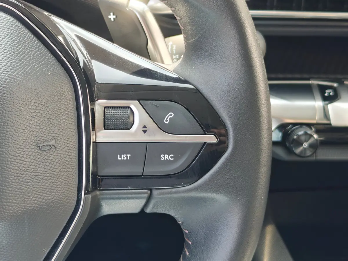 1.2 Turbo Active Pack Business | 2 stoelen op derde rij | Airco (automatisch) | Lichtmetalen velgen 17"