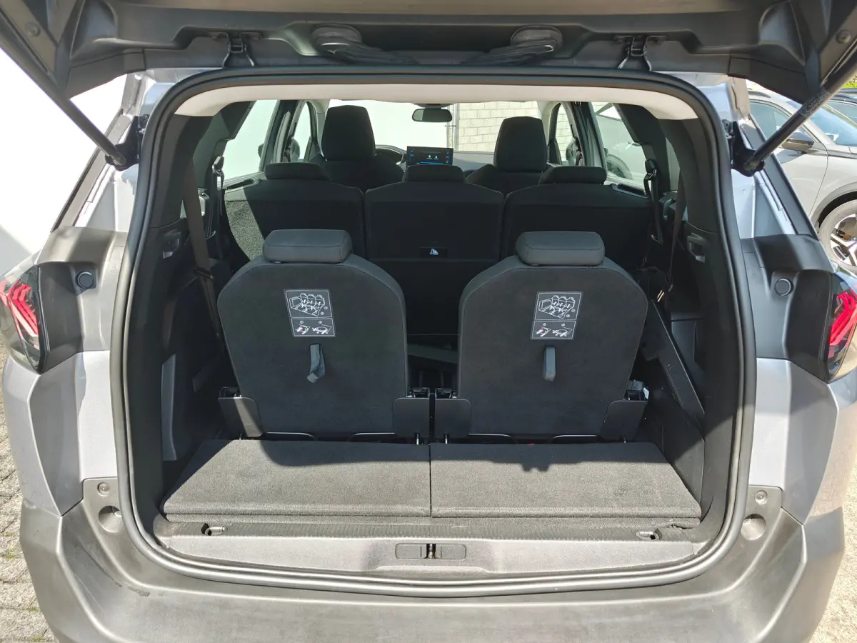1.2 Turbo Active Pack Business | 2 stoelen op derde rij | Airco (automatisch) | Lichtmetalen velgen 17"