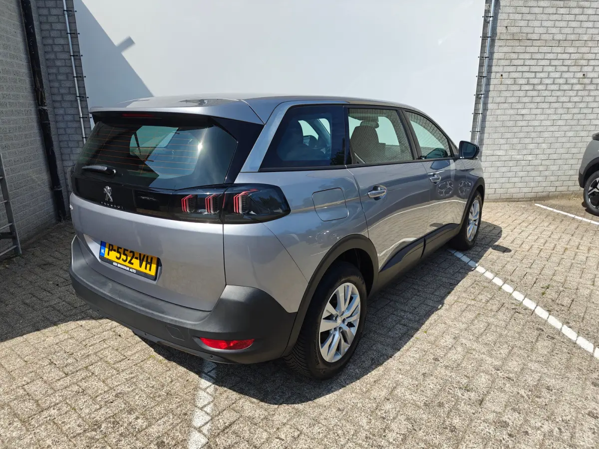 1.2 Turbo Active Pack Business | 2 stoelen op derde rij | Airco (automatisch) | Lichtmetalen velgen 17"