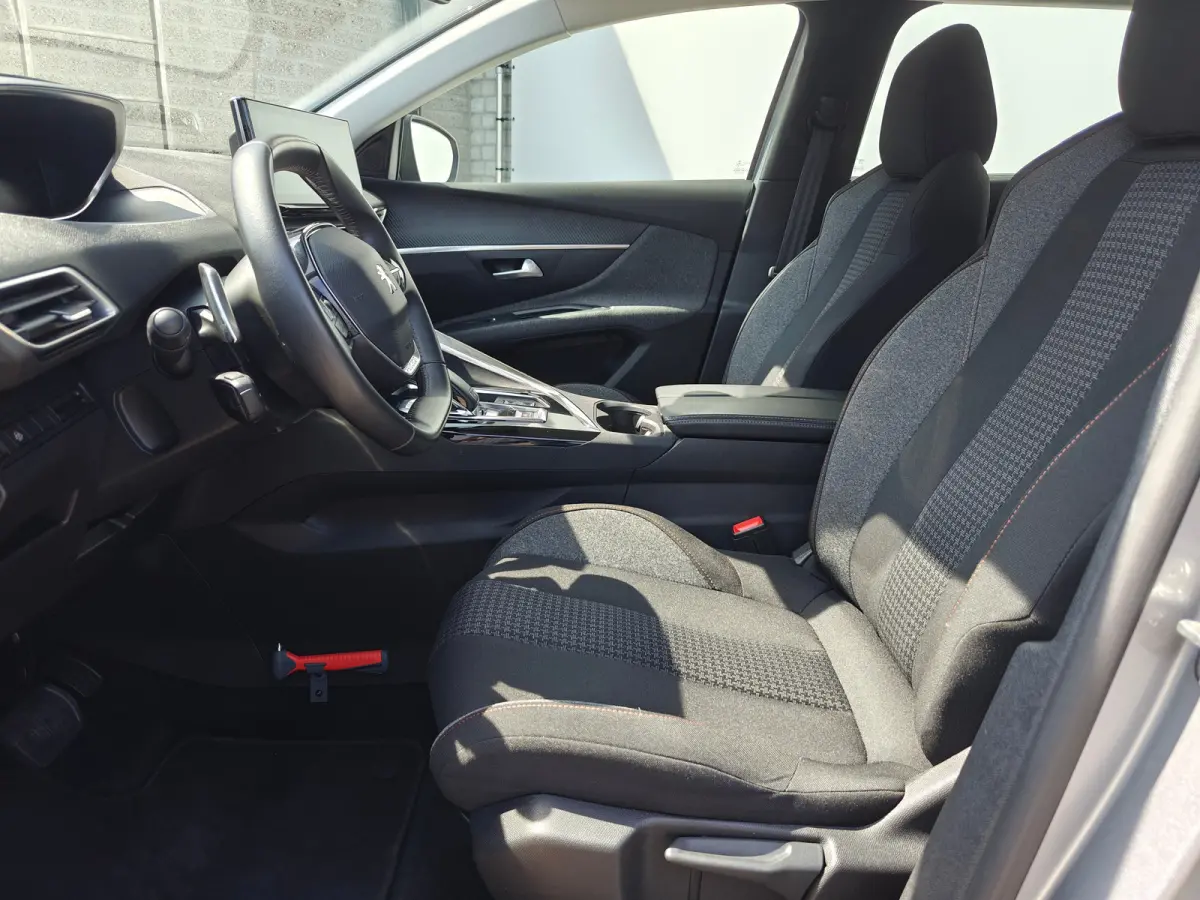 1.2 Turbo Active Pack Business | 2 stoelen op derde rij | Airco (automatisch) | Lichtmetalen velgen 17"