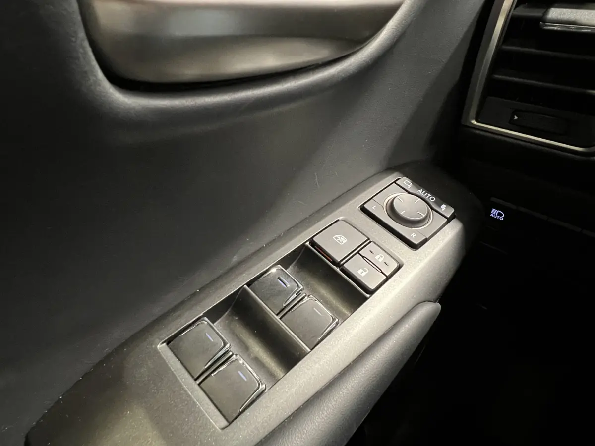 300h Comfort line | Navigatie/Android/Apple Carplay | LM Velgen 18" | Achteruitrijcamera | Cruise Control Adaptive | Airco |