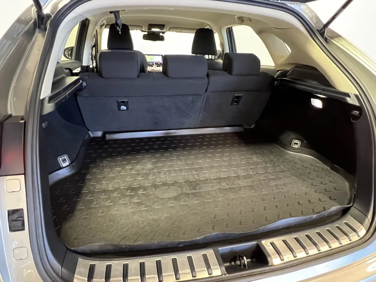 300h Comfort line | Navigatie/Android/Apple Carplay | LM Velgen 18" | Achteruitrijcamera | Cruise Control Adaptive | Airco |