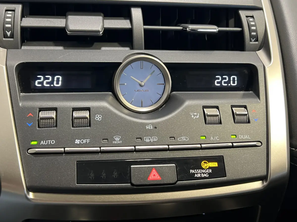 300h Comfort line | Navigatie/Android/Apple Carplay | LM Velgen 18" | Achteruitrijcamera | Cruise Control Adaptive | Airco |
