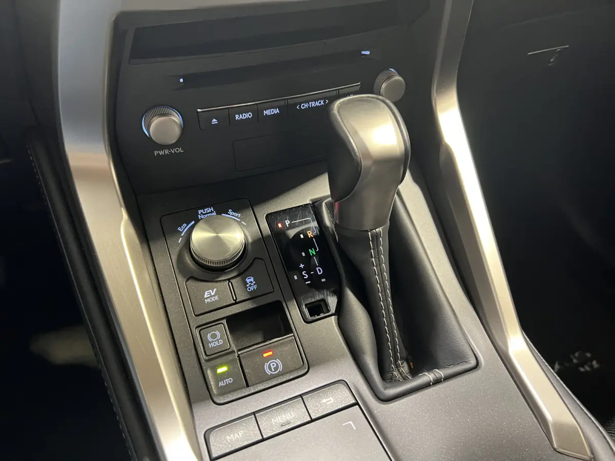300h Comfort line | Navigatie/Android/Apple Carplay | LM Velgen 18" | Achteruitrijcamera | Cruise Control Adaptive | Airco |