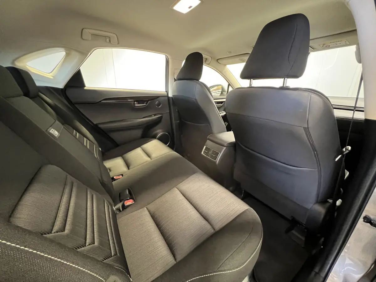 300h Comfort line | Navigatie/Android/Apple Carplay | LM Velgen 18" | Achteruitrijcamera | Cruise Control Adaptive | Airco |