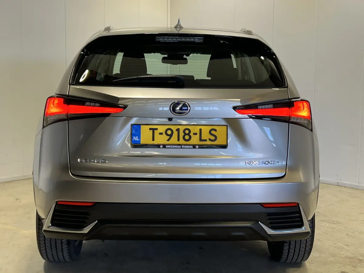 300h Comfort line | Navigatie/Android/Apple Carplay | LM Velgen 18" | Achteruitrijcamera | Cruise Control Adaptive | Airco |