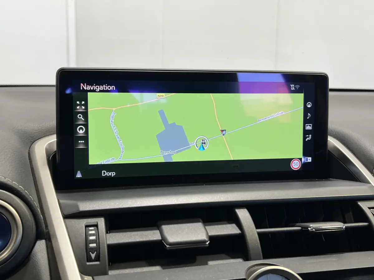 300h Comfort line | Navigatie/Android/Apple Carplay | LM Velgen 18" | Achteruitrijcamera | Cruise Control Adaptive | Airco |