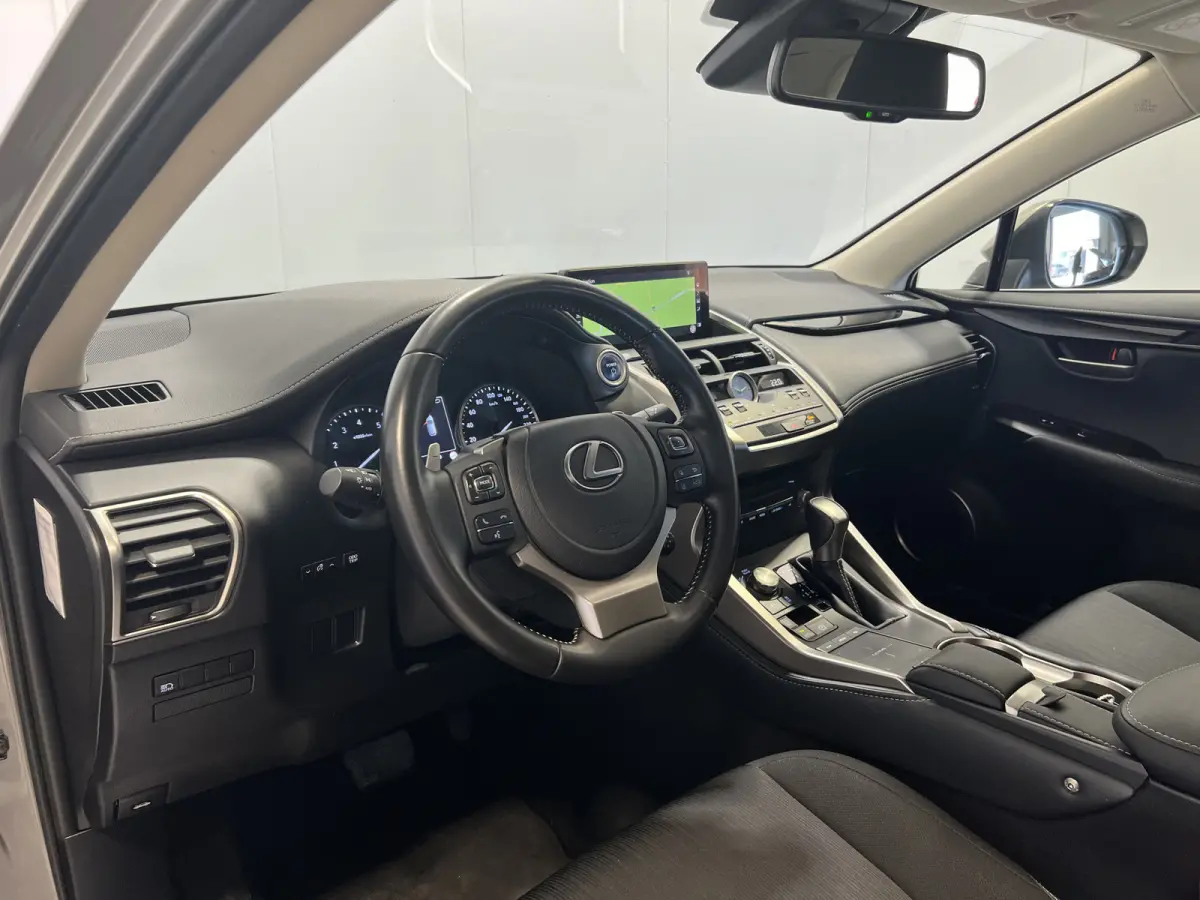 300h Comfort line | Navigatie/Android/Apple Carplay | LM Velgen 18" | Achteruitrijcamera | Cruise Control Adaptive | Airco |