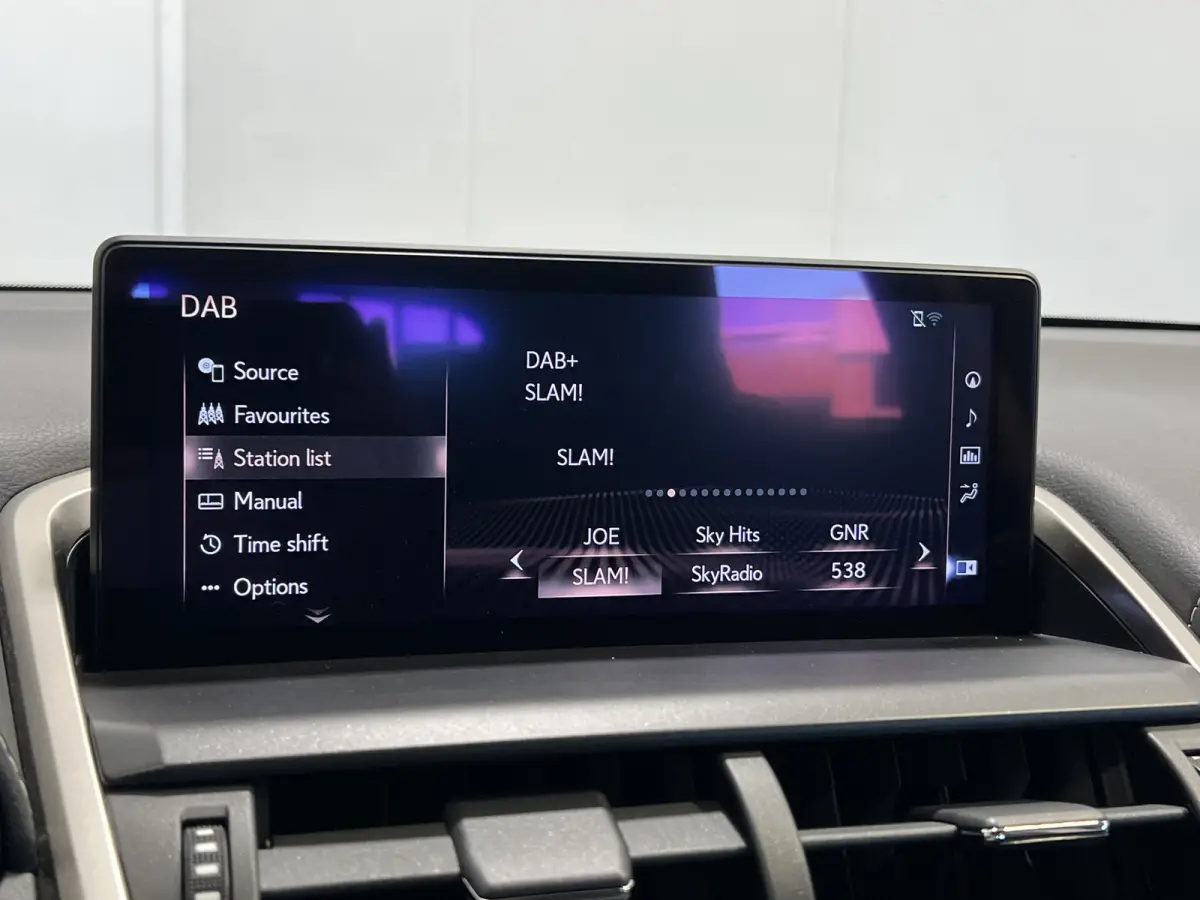 300h Comfort line | Navigatie/Android/Apple Carplay | LM Velgen 18" | Achteruitrijcamera | Cruise Control Adaptive | Airco |